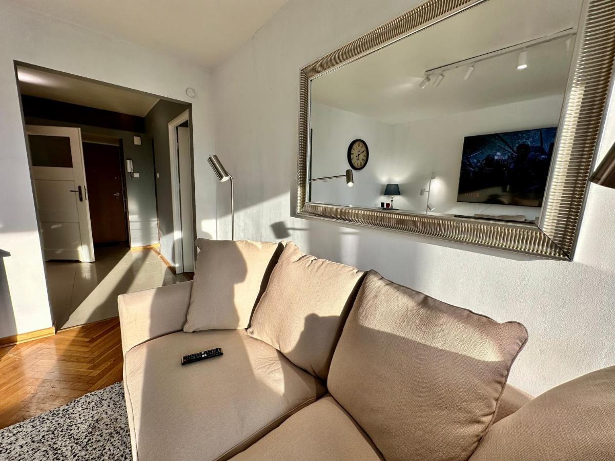 View Metro Wifi 1Gb 80'Tv Netflix Disney+ Hbo Warsawa Bagian luar foto